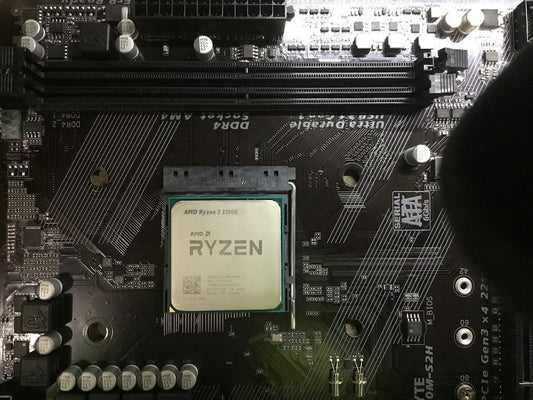 GIGABYTE GA-A320M-S2H Motherboard microATX AMD A320 DVI VGA HDMI w/AMD R3 3200G