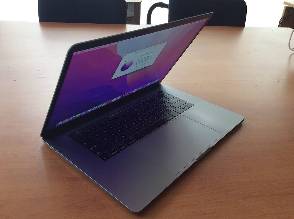 Apple Macbook Pro A1990 Laptop 15.4'' i7-8850H@2.60GHz 32GBRAM 1TBSSD EMC3359 A-