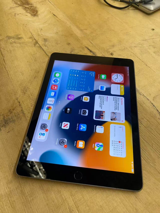 Apple iPad A1893 (2018) Tablet 9.7" 32GB Wi-Fi Space Grey Unlocked Au Seller A-
