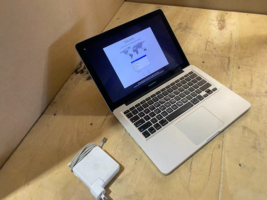 Apple MacBook Pro 8.1 A1278 Laptop 13.3" i7-2620M@2.70GHz 8GBRAM 500GB Silver A-