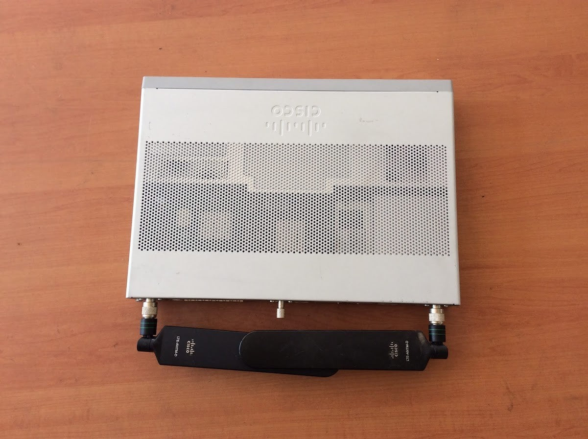 Cisco C1117-4PLTELA V2 ISR 1100 Router + 4G LTE Antenna WiFi Gigabit Tested