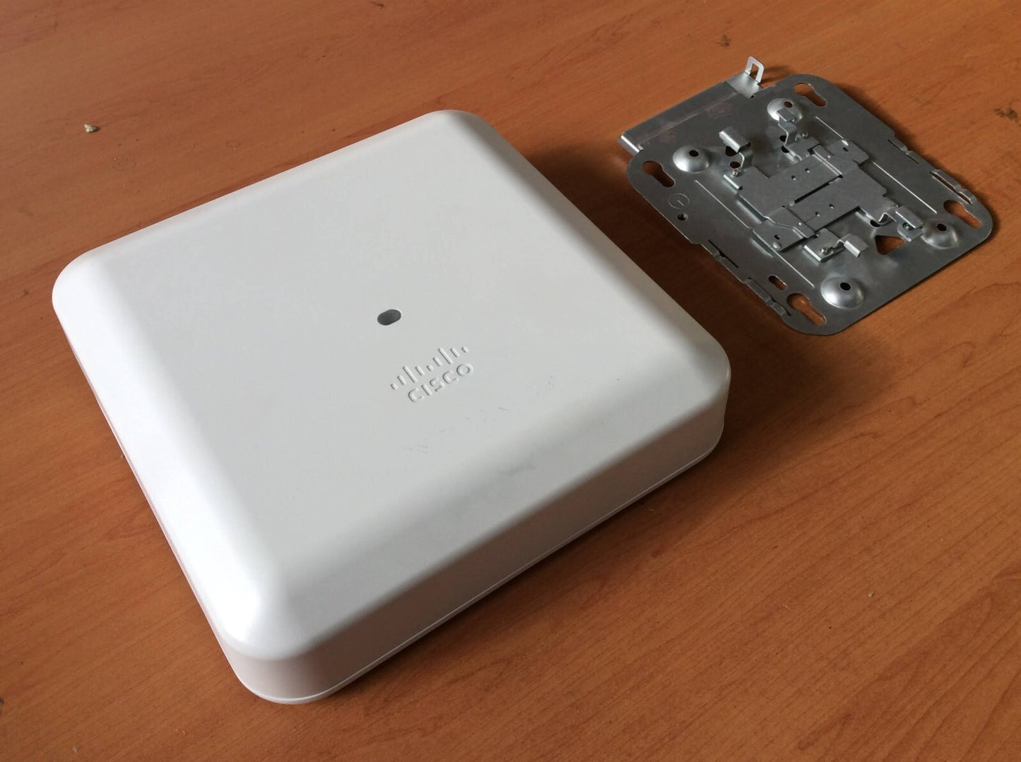 Cisco AIR-AP2802I-Z-K9 802.11ac Wave 2 4x4 MIMO Wireless Access Point White