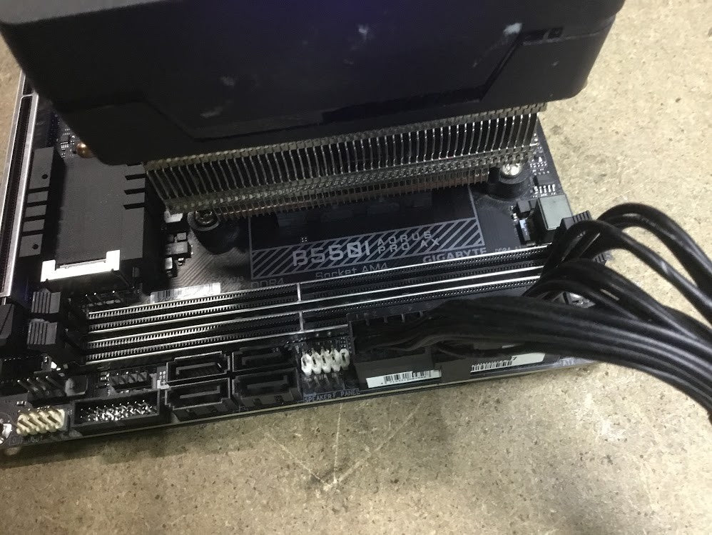 GIGABYTE B550I AORUS PRO AX mini-ITX AMD B550 USB-C HDMI DP With AMD R7 3700X