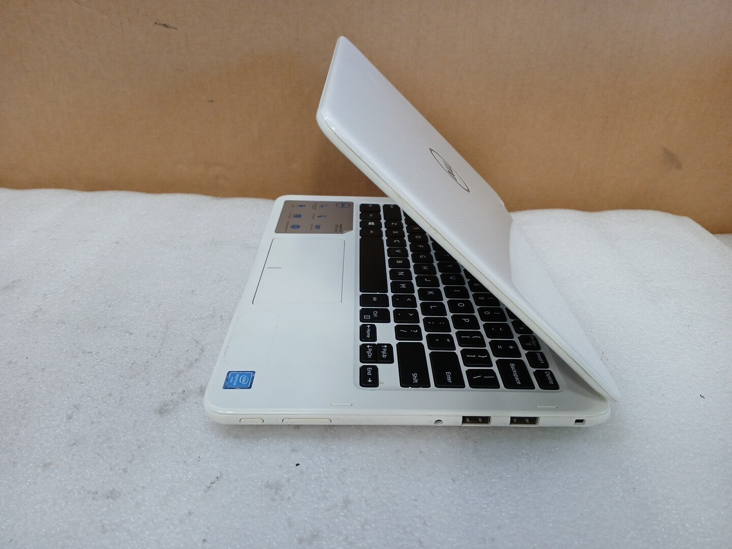 DELL Inspiron 11 3168 Laptop 11.6" Pentium N3710 4GBRAM 128GB HDMI White A-