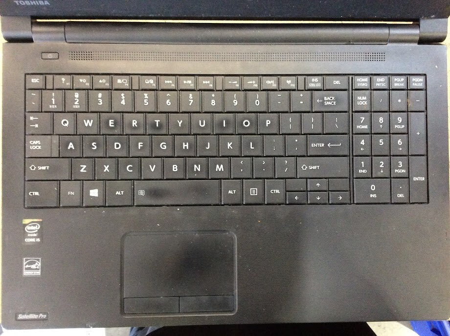Toshiba Satellite R50-B Laptop 15.6'' i5-5200U 4GBRAM 750GB USB3.0 Au Seller A-