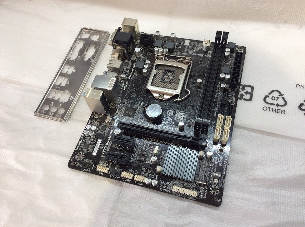 GIGABYTE GA-B85M-D2V Motherboard microATX DDR3 LGA 1150 VGA DVI Intel B85 [AU]