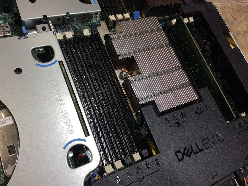 Dell PowerEdge R440 2 x Xeon Bronze 3104+2*PSU +8GB PC4+4 Ports Network Card A-