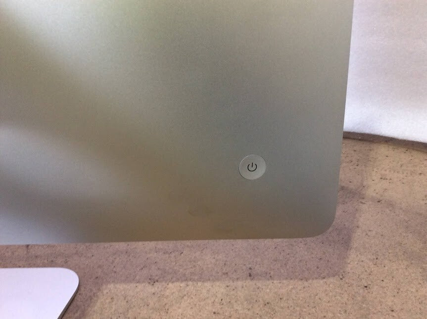 Apple iMac A1418 AIO PC 21.5'' i5-7300 8GBRAM 500GBSSD USB3.0 Silver Au Stock B