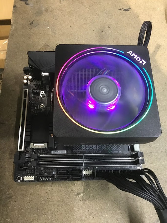 GIGABYTE B550I AORUS PRO AX mini-ITX AMD B550 USB-C HDMI DP With AMD R7 3700X