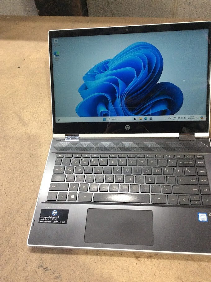 HP Pavilion X360 Convertibe Laptop 15.6'' i5-8250U 4GBRAM 128GB WIn11 Home B