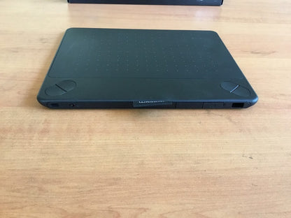 [AU] Wacom CTH-490/K2 Intuos Photo Creative Pen & Touch Tablet + Data Cable A-