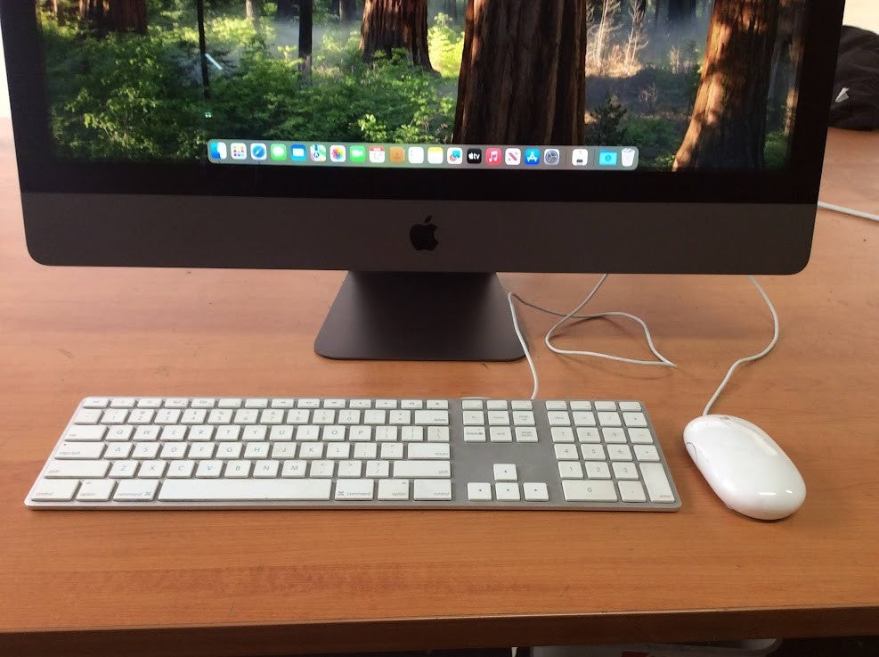 Apple iMac Pro A1862 AIO 27" Xeon W-2140B 5K Radeon Pro Vega 64X 64GB 4TBSSD A-