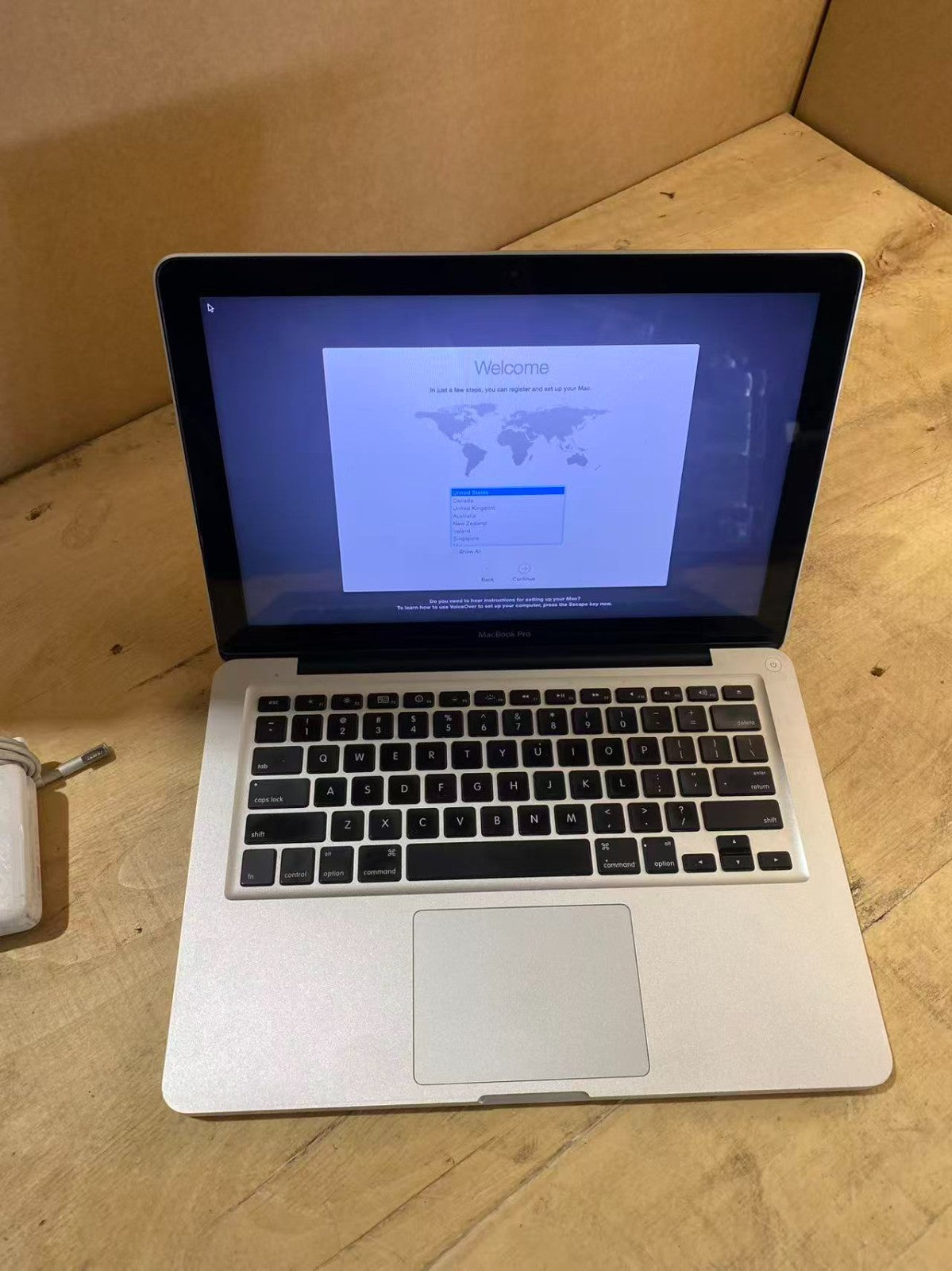 Apple MacBook Pro 8.1 A1278 Laptop 13.3" i7-2620M@2.70GHz 8GBRAM 500GB Silver A-