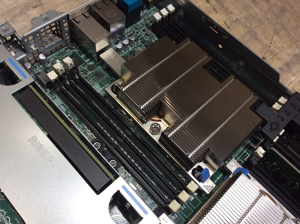Dell PowerEdge R440 2 x Xeon Bronze 3104+2*PSU+8GB PC4+4 Ports Network Card A-