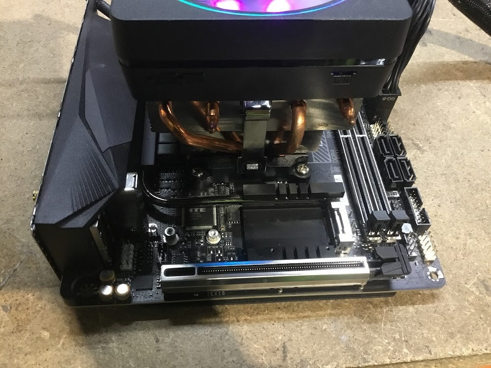 GIGABYTE B550I AORUS PRO AX mini-ITX AMD B550 USB-C HDMI DP With AMD R7 3700X
