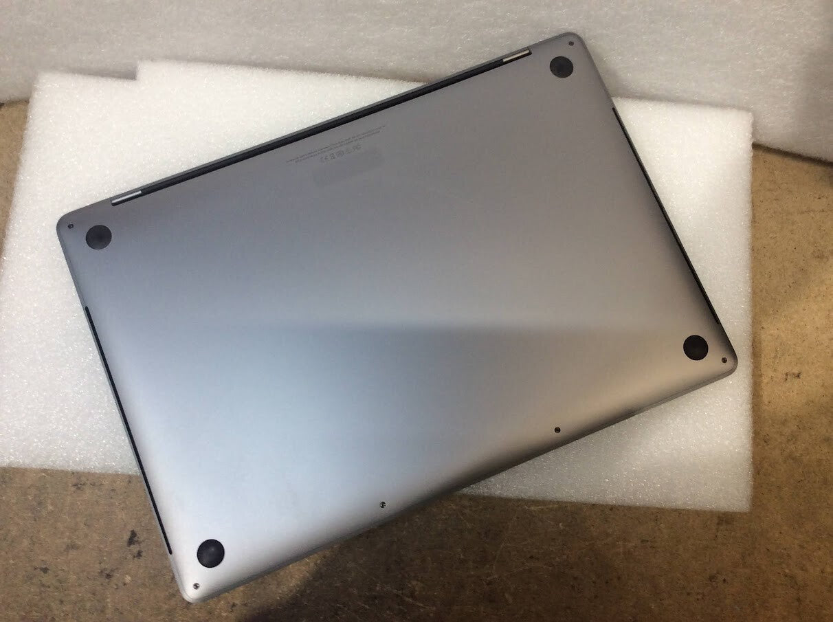 Apple Macbook Pro A1990 Laptop 15.4" i7-8850H 32GBRAM 1TBSSD EMC3215 Silver A-