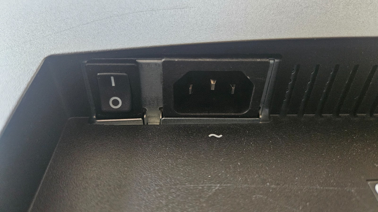 [AU Stock] HP EliteDisplay E273M 27 Inch LED Backlit IPS Monitor - Tested A+