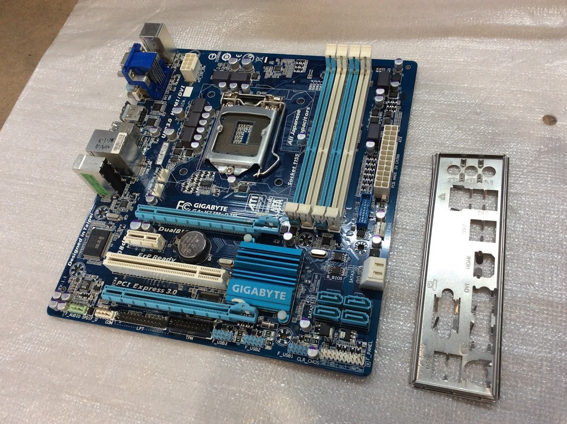 GIGABYTE GA-H77M-D3H Motherboard microATX DDR3 LGA 1155 VGA HDMI Intel H77 [AU]