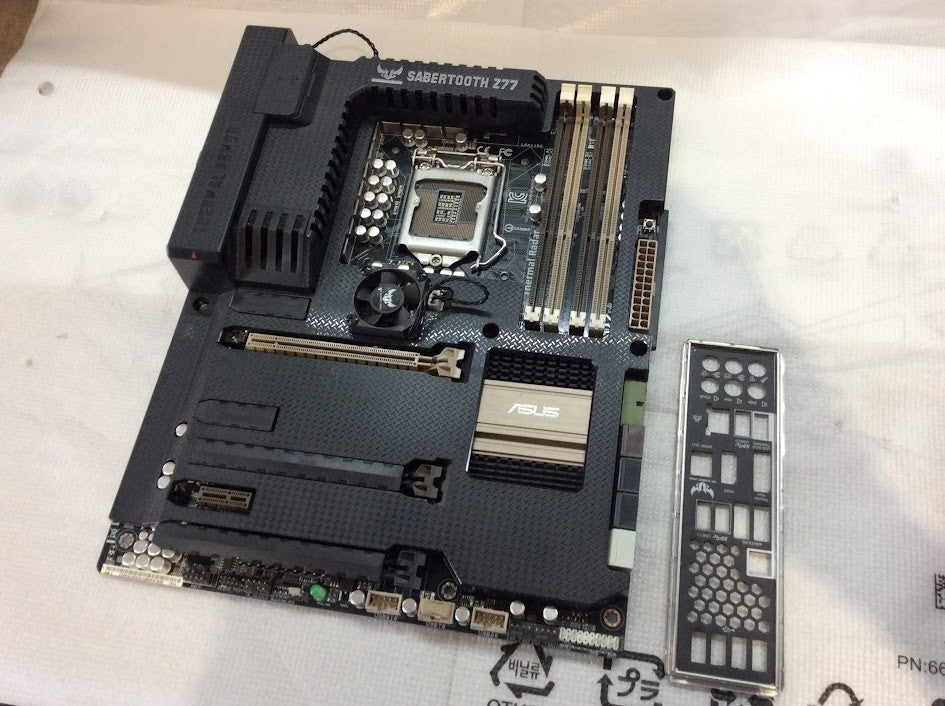 ASUS SABERTOOTH Z77 Motherboard ATX DDR3 LGA 1155 HDMI DP Intel Z77 [AU Seller]