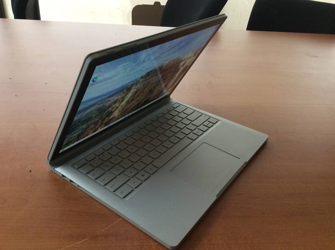 Microsoft Surface Book Laptop 13.5" 2-in-1 i7-6600U 16GBRAM 512GBSSD Silver A-