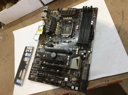 Asrock Z77 Extreme4 Motherboard ATX DDR3 LGA 1155 HDMI VGA DVI Intel Z77 [AU]