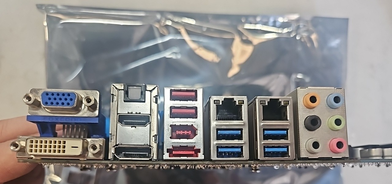 Gigabyte GA-Z77X-UD5H Motherboard ATX DDR3 LGA 1155 HDMI DP Intel Z77 Au Seller