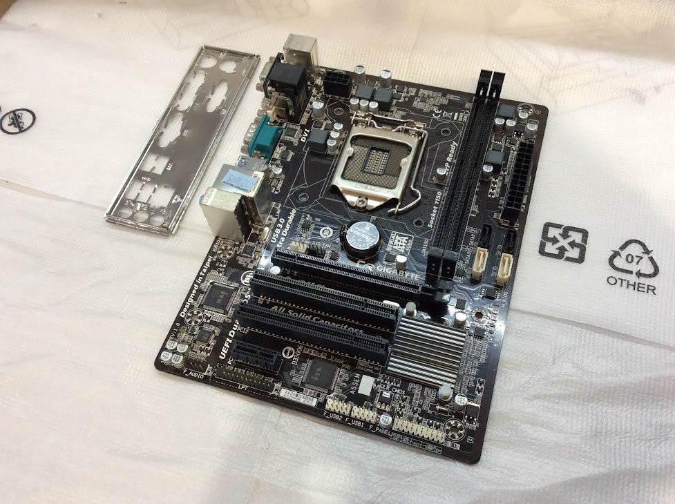 GIGABYTE GA-H81M-S2PV Motherboard DDR3 micro ATX LGA 1150 DVI VGA Intel H81 [AU]