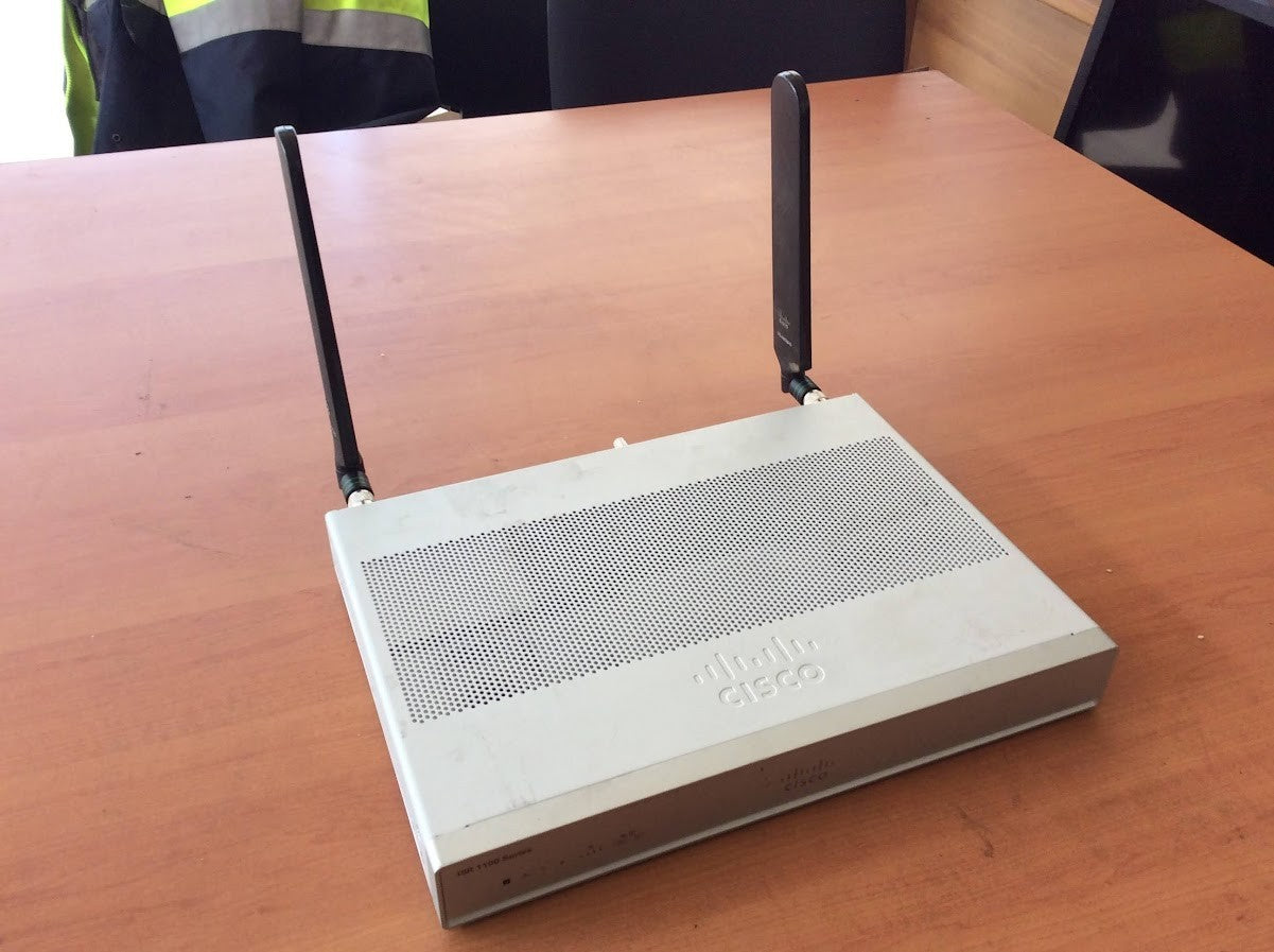 Cisco C1117-4PLTELAWZ V2 ISR 1100 Router + 4G LTE Antenna WiFi Gigabit Tested Au