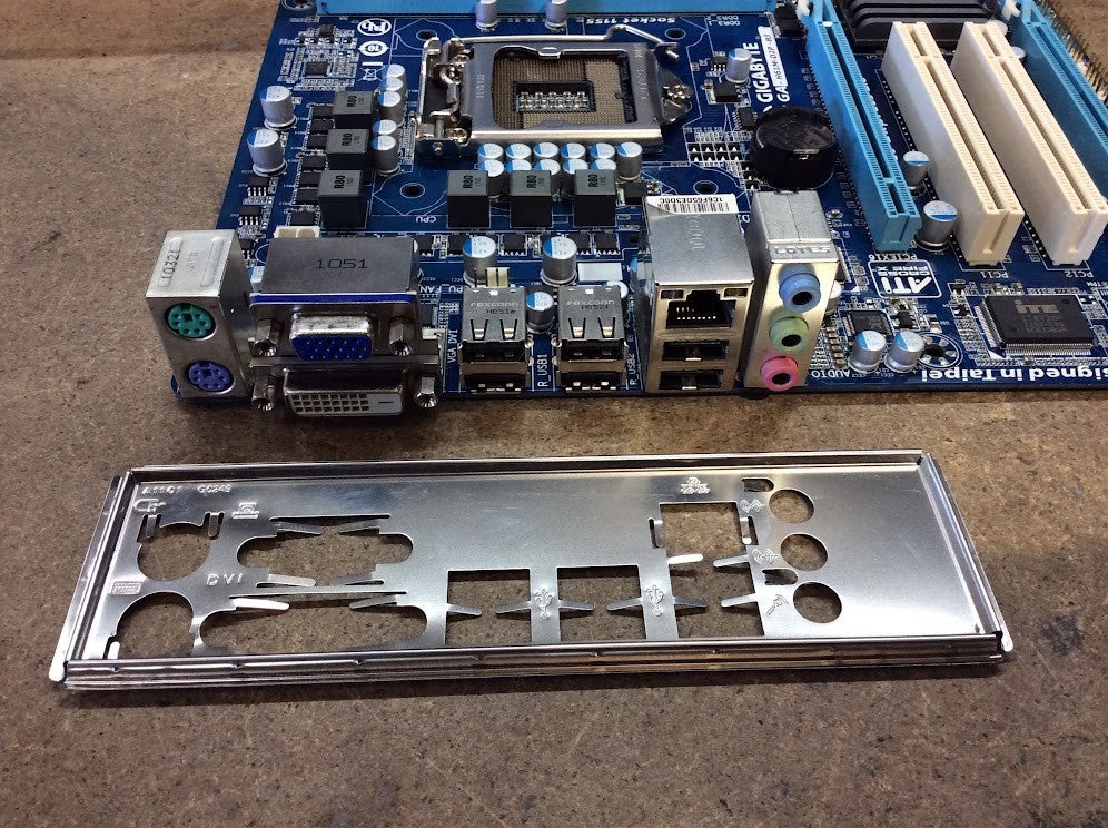 [AU]GIGABYTE GA-H61M-D2P-B3 Motherboard DDR3 microATX LGA 1155 VGA DVI Intel H61