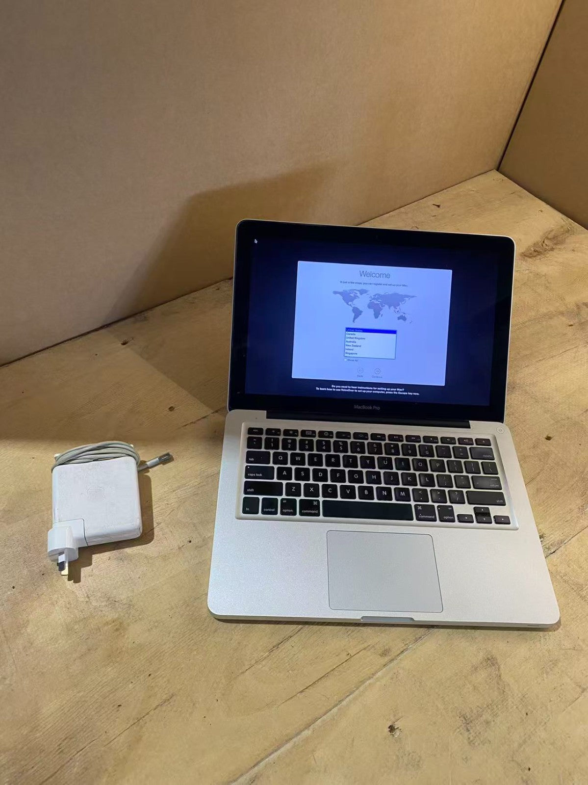 Apple MacBook Pro 8.1 A1278 Laptop 13.3" i7-2620M@2.70GHz 8GBRAM 500GB Silver A-