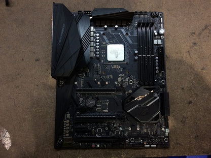 [AU] ASUS ROG CROSSHAIR VII HERO (WI-FI) ATX AMD X470 USB-C With AMD R3 3200G