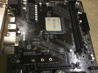 GIGABYTE GA-A320M-S2H Motherboard microATX AMD A320 DVI VGA HDMI w/AMD R3 3200G