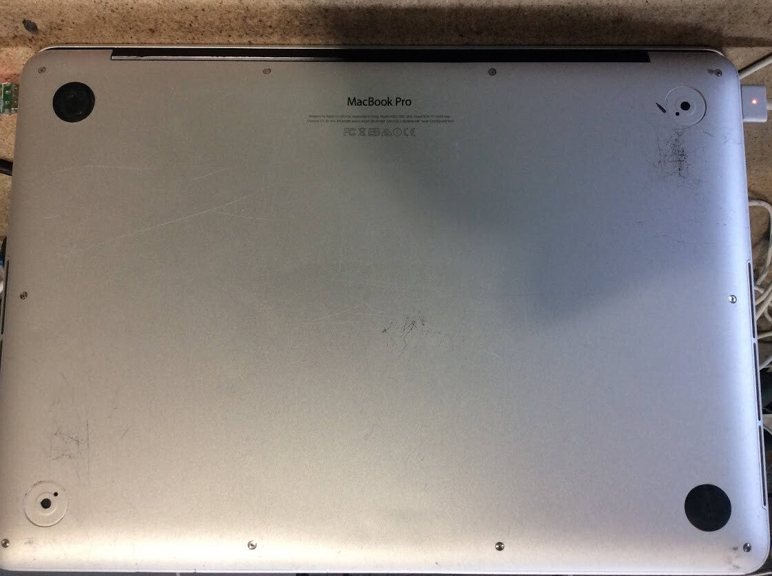 Apple MacBook Pro A1502 Laptop 13.3'' i5-5257U@2.7GHz 8GBRAM 256GBSSD EMC2835 A-