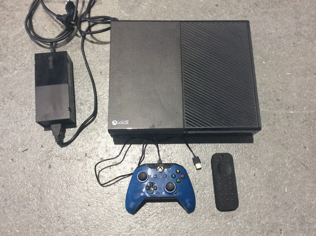 Microsoft Xbox One 500GB Console 1540 + Controller 048-082 + Remote + Adapter