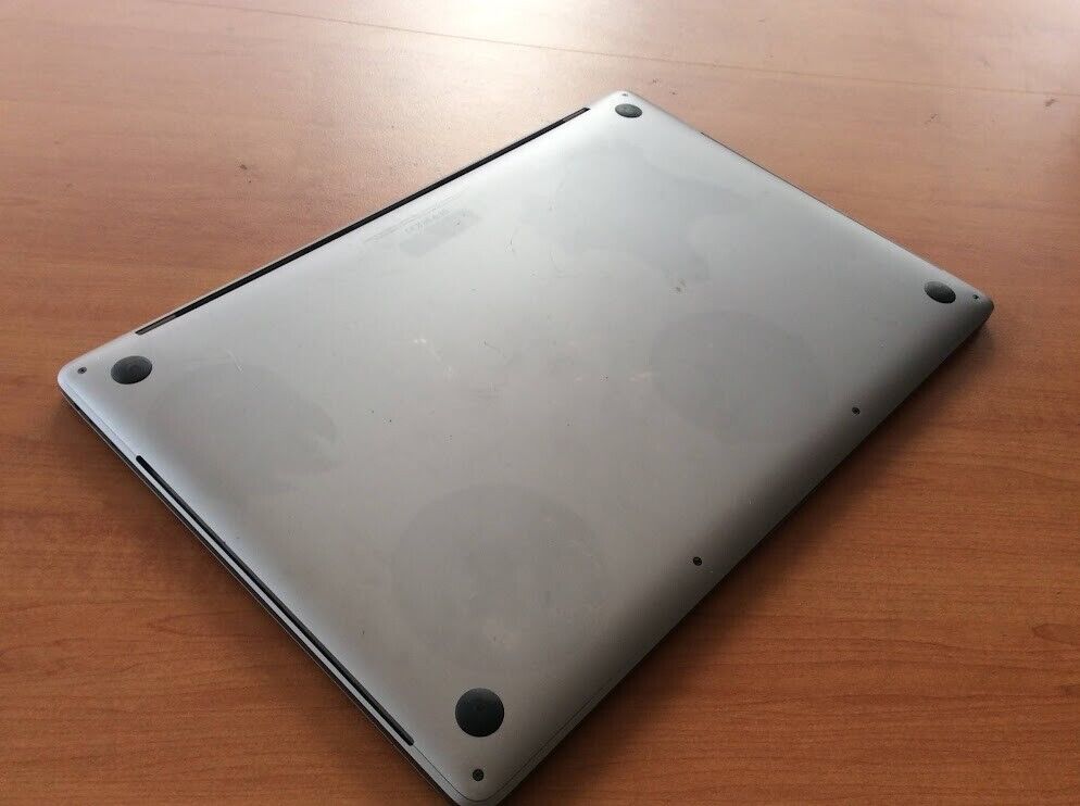 Apple Macbook Pro A1990 Laptop 15.4'' i7-8850H 32GBRAM 1TBSSD EMC3215 Silver A-