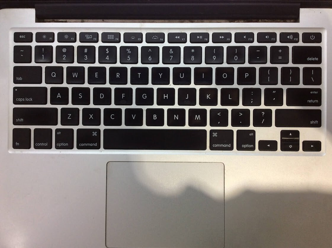 Apple MacBook Pro A1502 Laptop 13.3" i5-5257U@2.70GHz 8GBRAM 256GBSSD EMC2835 B