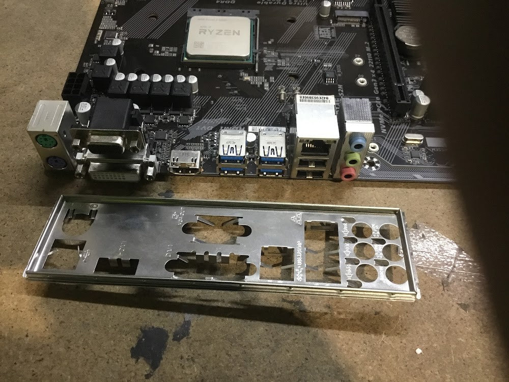 GIGABYTE GA-A320M-S2H Motherboard microATX AMD A320 DVI VGA HDMI w/AMD R3 3200G