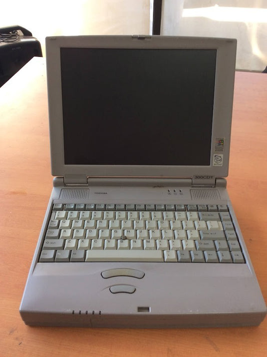 [AU Seller] Toshiba Satellite PA1261ea 300CDT-Intel Vintage Laptop No HDD B