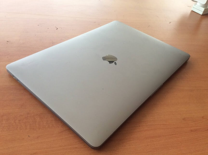 Apple Macbook Pro A1990 Laptop 15.4" i7-8750H@2.20GHz 32GBRAM 1TBSSD EMC3215 A-