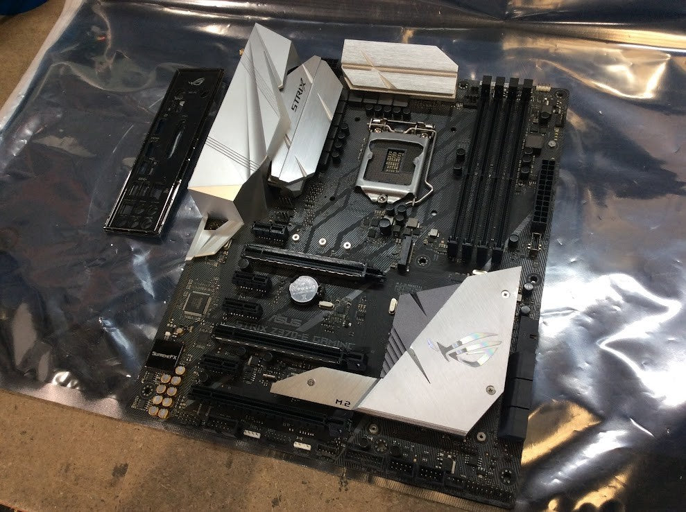 ASUS ROG STRIX Z370-E GAMING Motherboard ATX DDR4 USB-C DP HDMI DVI Intel Z370