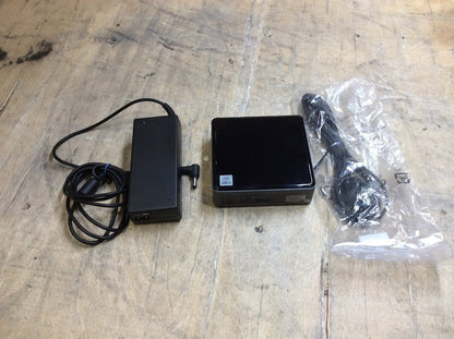 Intel NUC 10FNK Desktop Mini-PC i5-10210U 16GBRAM 500GBSSD USB-C HDMI Win11 A+