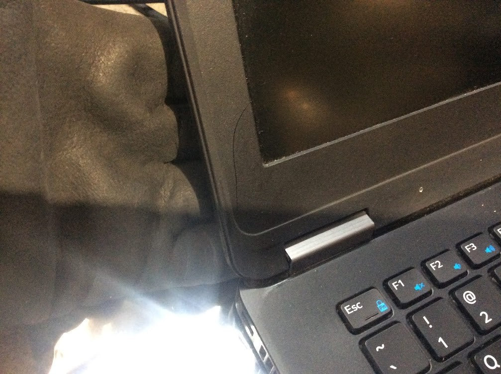 [AU] DELL Latitude E7270 Laptop 12.5'' i5-6200U 8GBRAM 256GBSSD HDMI W11 A-
