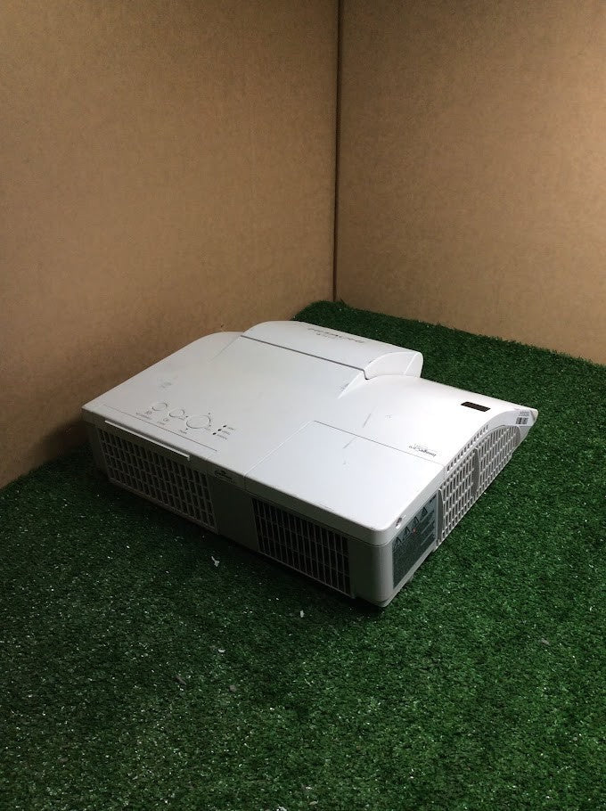 Hitachi CP-AW252W 3LCD WXGA Ultra Short Throw Projector HDMI LAMP HOURS 1729H