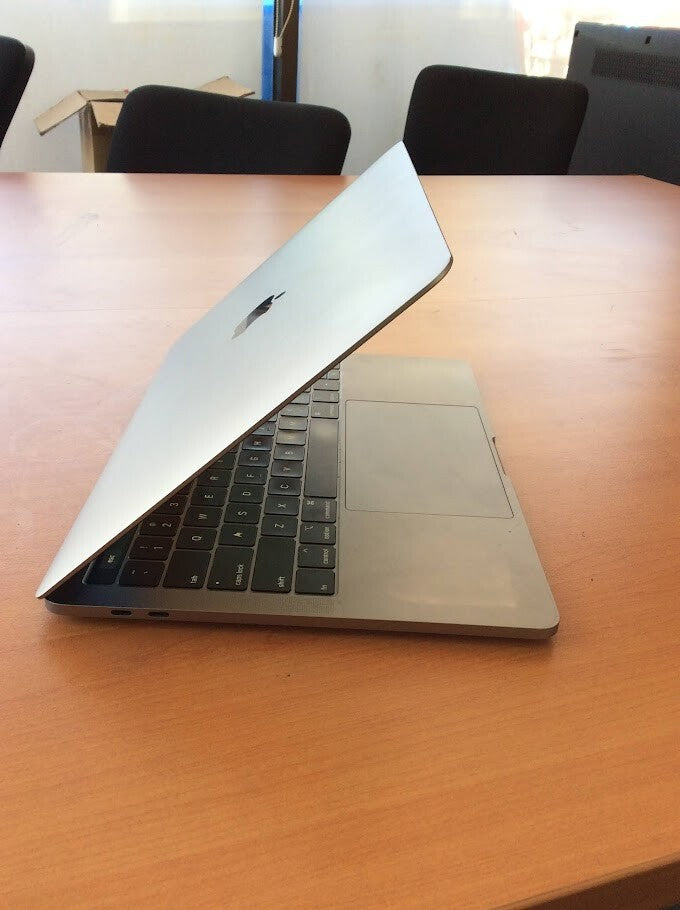 Apple MacBook Pro A1989 Laptop 13.3'' i7-8559U 16GBRAM 512GBSSD EMC 3214 A-