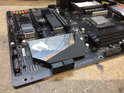 GIGABYTE B450 AORUS PRO WIFI DDR4 ATX USB-C AMD B450 Socket AM4 with AMD R5 2600