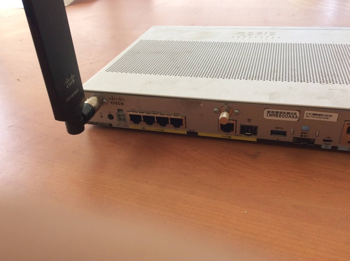Cisco C1117-4PLTELAWZ V2 ISR 1100 Router + 4G LTE Antenna WiFi Gigabit Tested Au