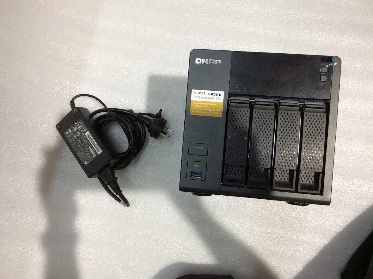 QNAP TS-453A INTEL N3160 4GB/2TBx4 Hard Disk Drive Raid0 7.24T+15V/5A Charger