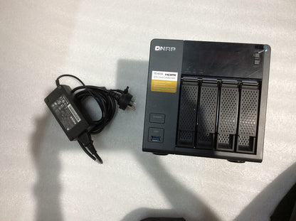 QNAP TS-453A INTEL N3160 4GB/2TBx4 Hard Disk Drive Raid0 7.24T+15V/5A Charger
