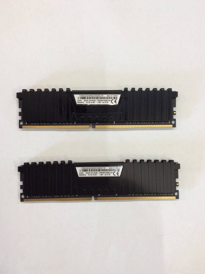 Corsair Vengeance 32GB (2 x 16GB) DDR4 CMK32GX4M2C3000C16 3000HMz Desktop Memory