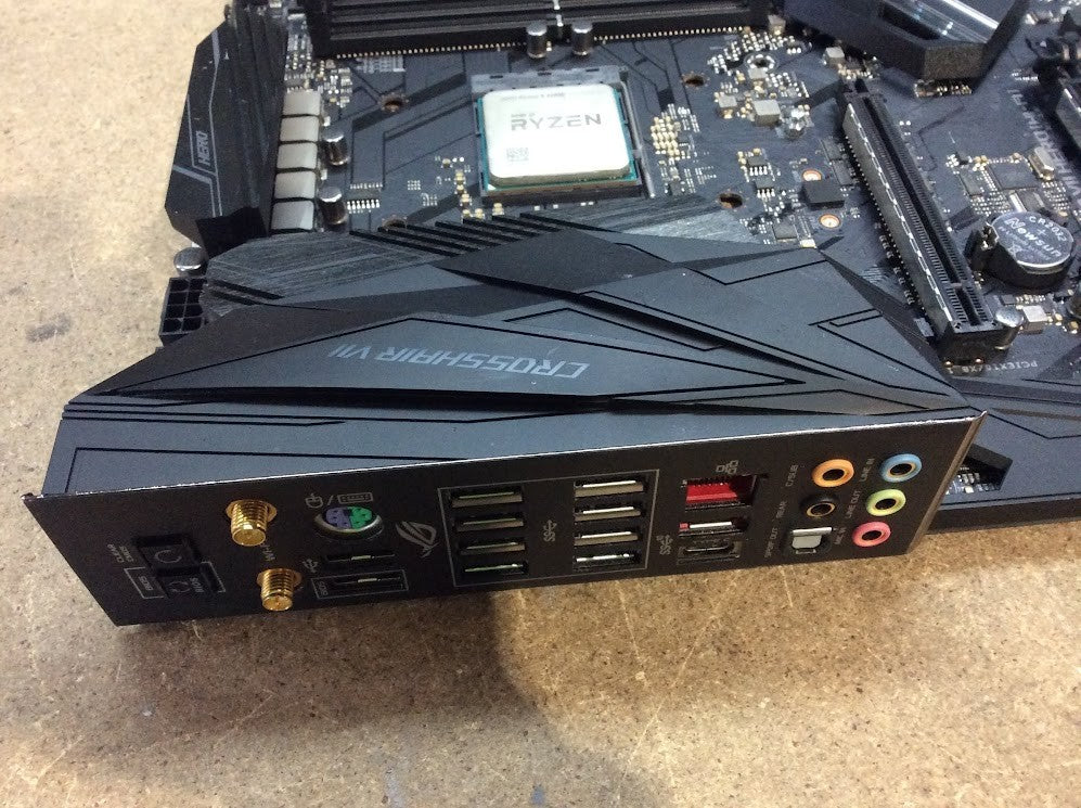 [AU] ASUS ROG CROSSHAIR VII HERO (WI-FI) ATX AMD X470 USB-C With AMD R3 3200G